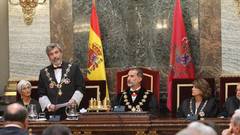 El Rey conversa en privado con el juez Llarena en el acto de apertura del Año Judicial