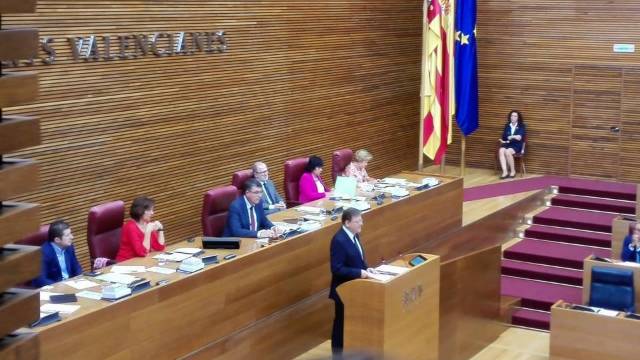 El presidente Ximo Puig durante su intervención en Les Corts Valencianes