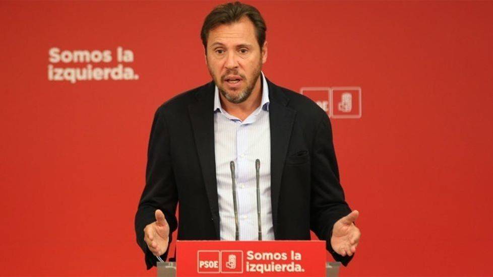 El portavoz de la Ejecutiva Federal del PSOE, Óscar Puente, en una rueda de prensa en Ferraz.
