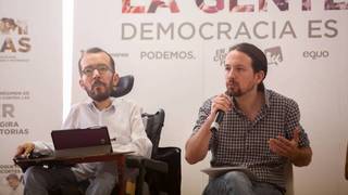 Echenique se ríe con frivolidad y pide juzgar a Aznar por crímenes de guerra