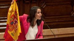 Iceta se ofende y rabia contra Arrimadas por sacar una bandera de España en el Parlament