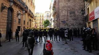 Pedro Sánchez, los ultras y los pancatalanistas encienden las alertas en el 9 d'octubre