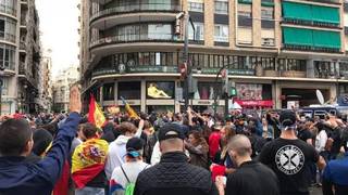 Tensión y lanzamientos de gas pimienta en las manifestaciones del 9 de octubre en Valencia