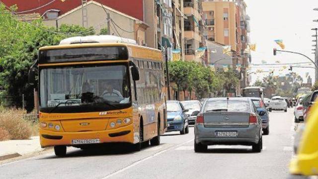 Reclaman mejoras en las líneas urbanas de transporte al parque Tecnológico de Paterna