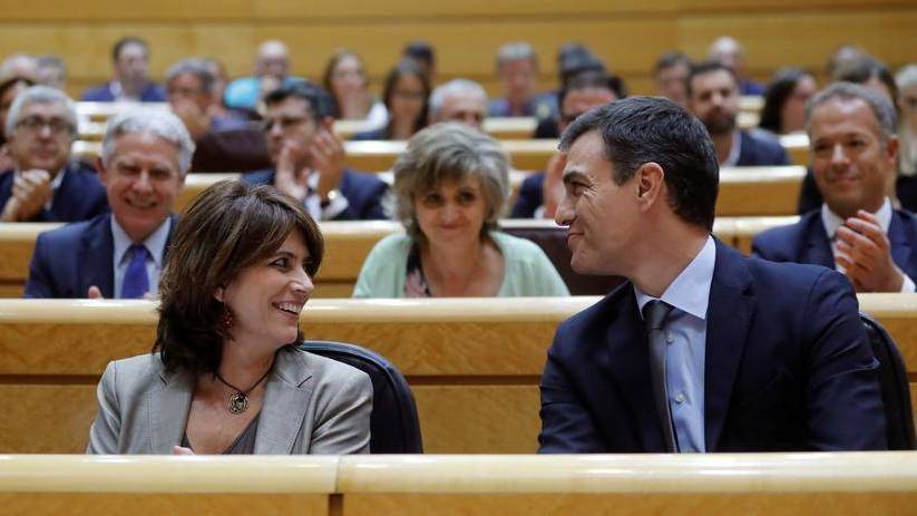 Pedro Sánchez y la ministra de Justicia, Dolores Delgado, ideólogos del viraje de la Abogacía del Estado.