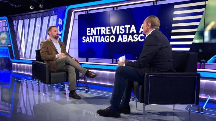 Santiago Abascal durante la entrevista en 13TV.