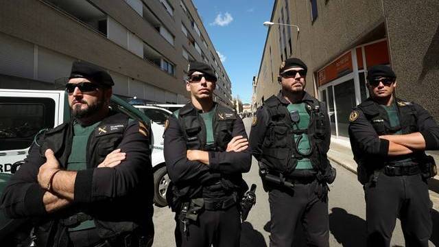 Guardias civiles durante un registro en unas dependencias públicas de Cataluña, dentro de las investigaciones del 'procés'