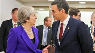 Sánchez paga la novatada con May y Gibraltar y ahora no sabe cómo arreglarlo