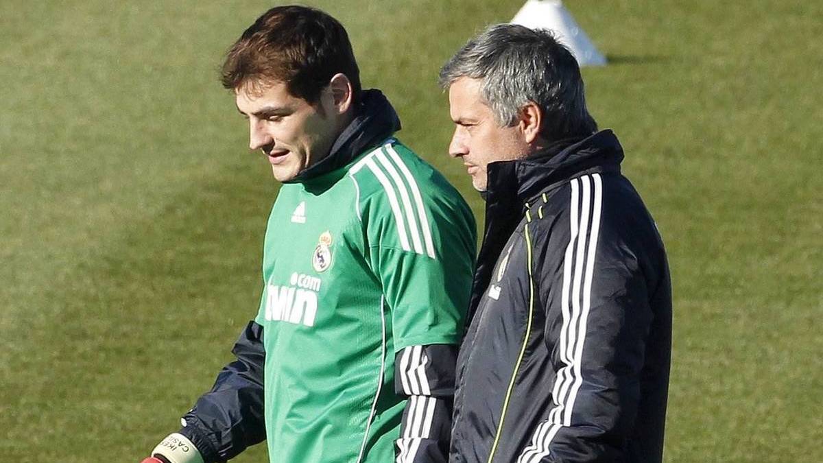 Iker Casillas y Jose Mourinho, cuando aún eran capitán y entrenador del Real Madrid respectivamente