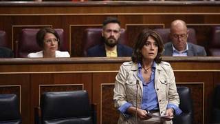 Sánchez estira la agonía de Delgado, convertida ya en toda una indeseable para el Parlamento