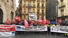 La decisión de la izquierda de privatizar Egevasa saca a la calle a sus trabajadores