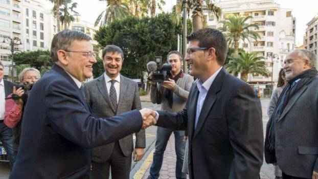El presidente de la Generalitat, Ximo Puig, y el candidato a la alcaldía de Ontinyent, Jorge Rodríguez