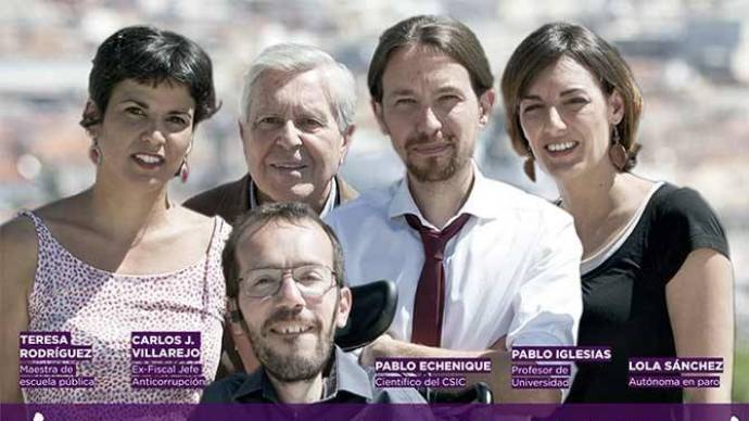 Jiménez Villarejo, el más mayor, junto a los primeros candidatos de Podemos en Bruselas, con el propio Iglesias, Echenique y Teresa Rodríguez entre ellos