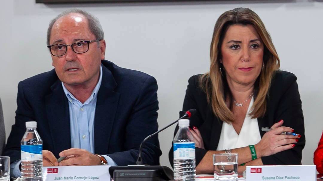 Susana Díaz y su número dos, Juan Cornejo, este lunes en la reunión de la Ejecitiva del PSOE-A.