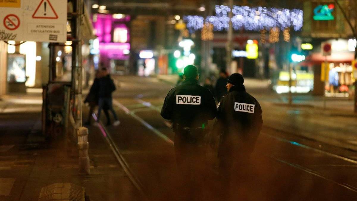 Policías franceses en el lugar del atentado.