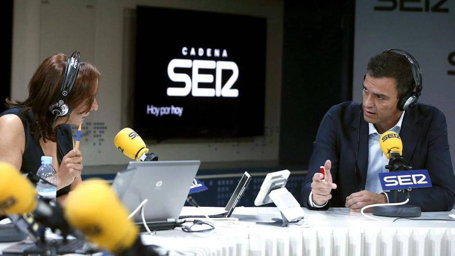Pedro Sánchez en los micrófonos de la SER, en una entrevista con Pepa Bueno.