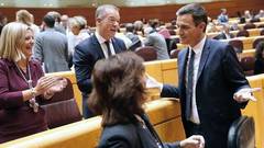 Sánchez se apropia de la subida de sueldos a los funcionarios de Rajoy y el BOE le pilla