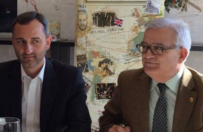 César Sánchez con el alcalde de Crevillent César Agusto Asencio.