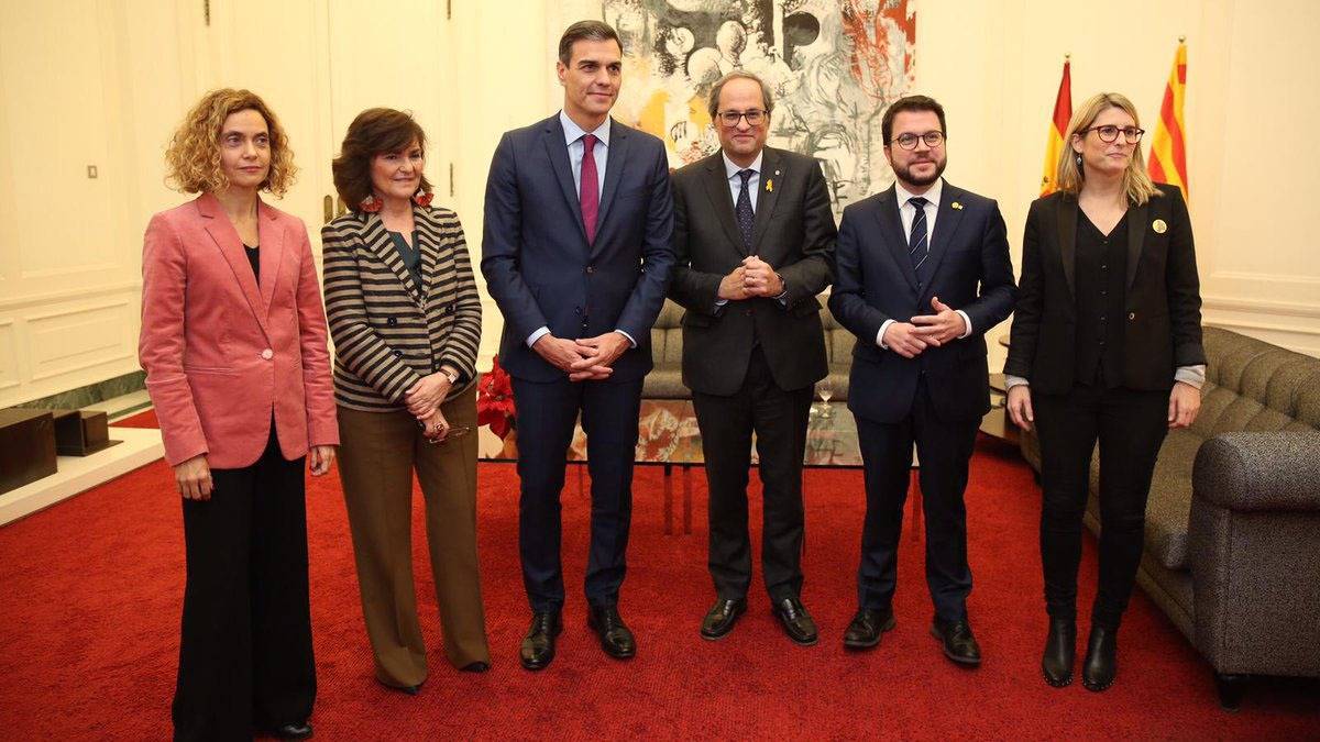 Foto de familia para la polémica de Sánchez y Torra, ministros y consejeros.