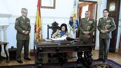 Robles le organiza a Sánchez una excursión a Cádiz para felicitar por plasma a las tropas