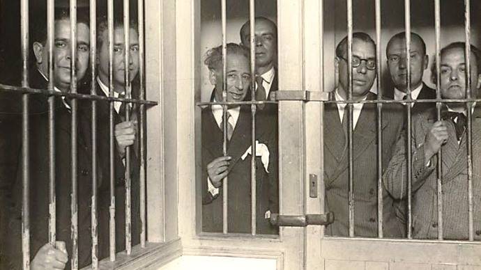 Companys, en el centro, con el resto de miembros de la Generalitat encarcelados tras su Golpe de Estado contra la República