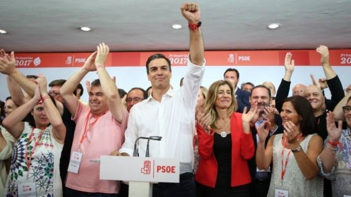Sánchez y su esposa, cuando ganó las Primarias en el PSOE