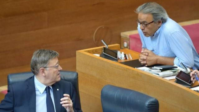 Ximo Puig y Manolo Mata en les Corts Valencianes