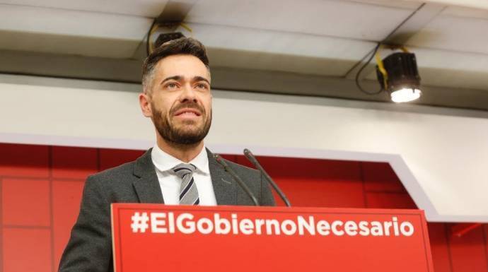 El portavoz del Comité Electoral del PSOE, Felipe Sicilia, este lunes en rueda de prensa en Ferraz.