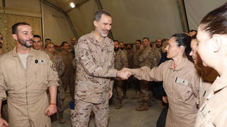 El Rey celebra su cumpleaños en Irak entre la aclamación de los militares españoles