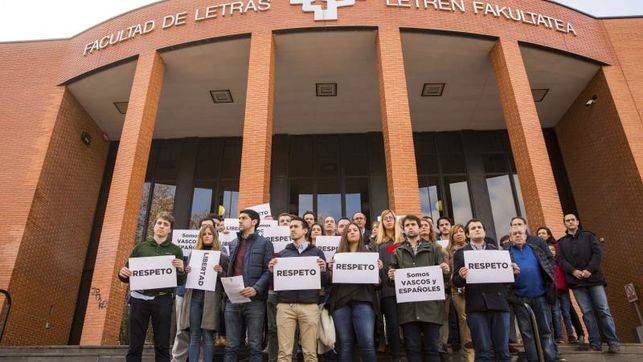 Universitarios piden "respeto" a sus ideas en la universidad vasca.