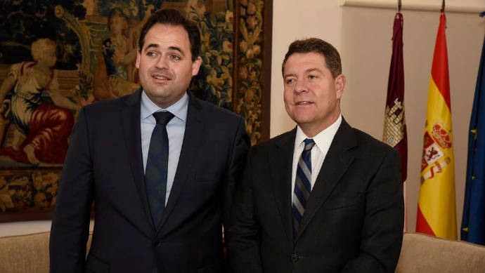 Page (derecha), junto al presidente del PP castelanomanchego, Paco Núñez, en un reciente encuentro