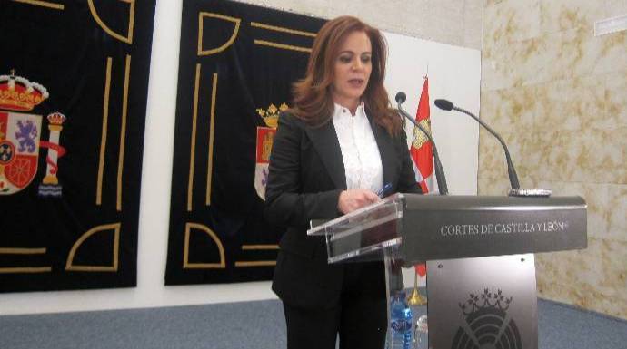 Silvia Clemente, anunciando su dimisión como presidenta de las Cortes y su abandono del PP.
