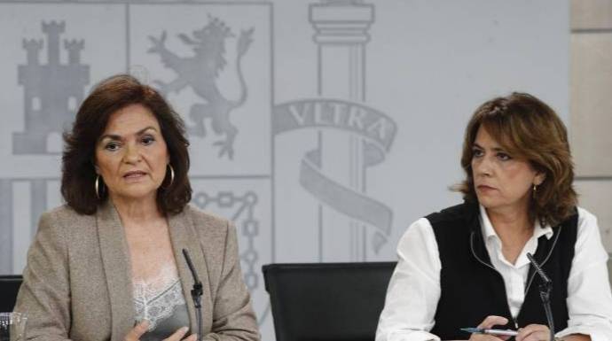 La vicepresidenta, Carmen Calvo, y la ministra de Justicia, en una de sus comparecencias sobre la exhumación de Franco.