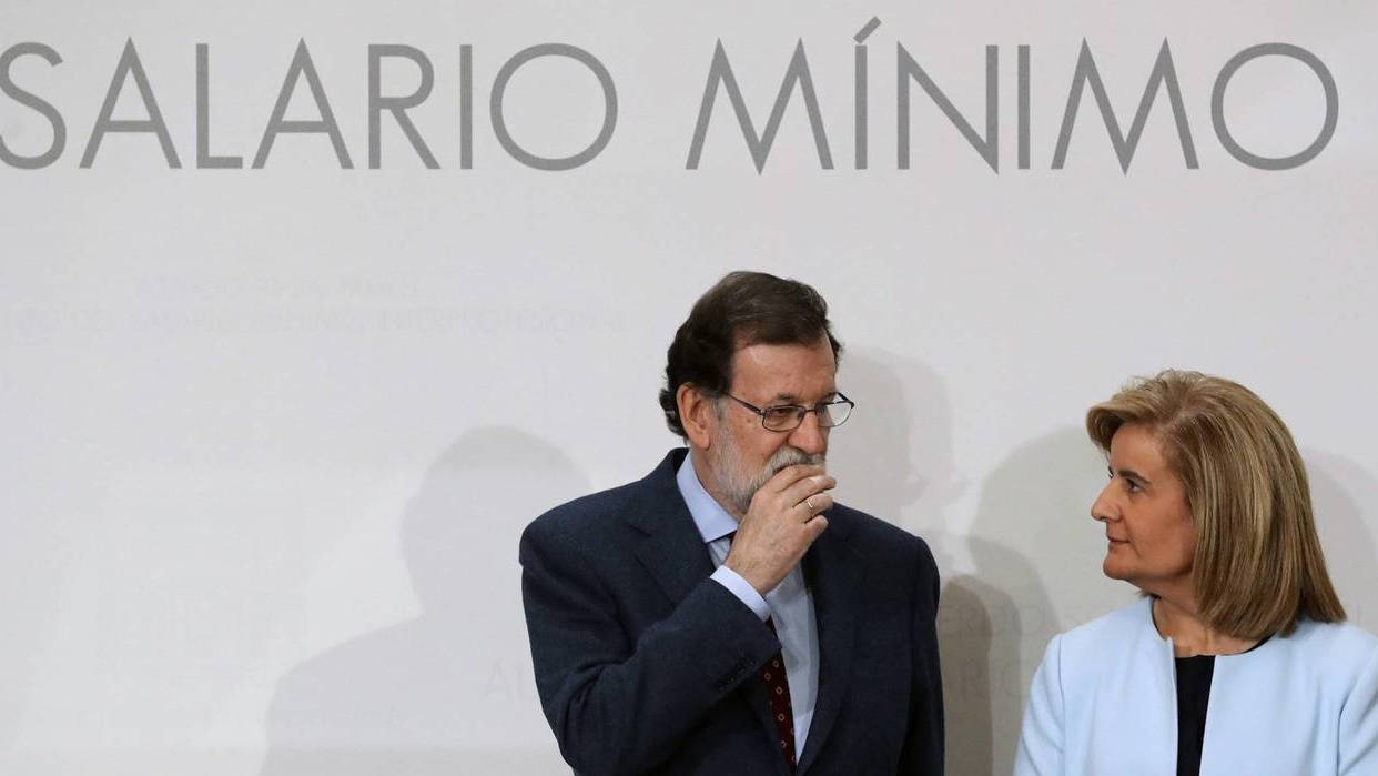 Rajoy, con la ministra Fátima Báñez, durante una presentación siendo presidente del Gobierno