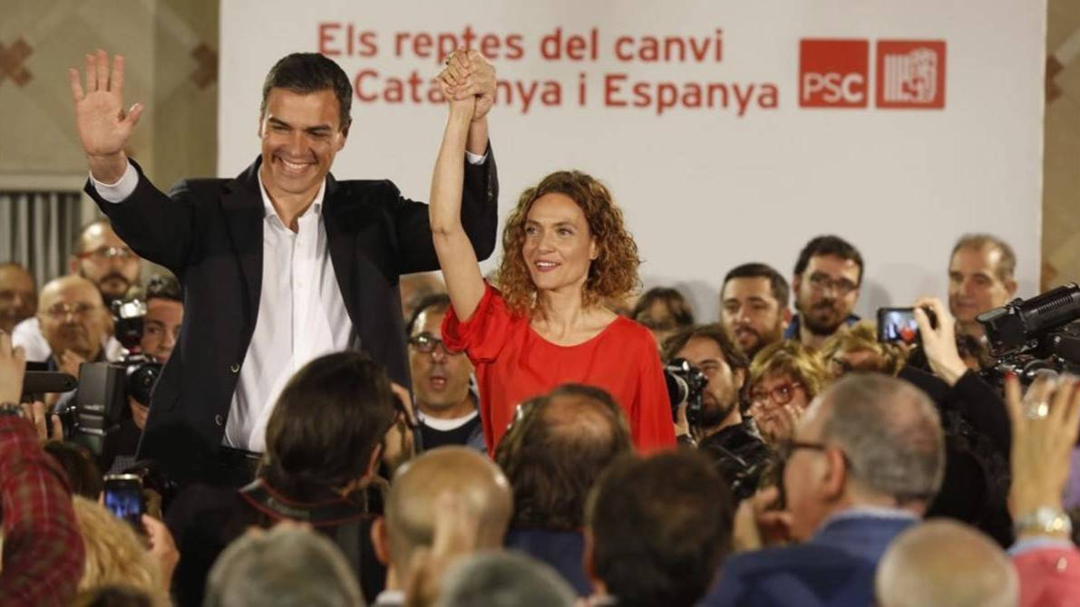 Sánchez y la ministra de Administraciones Públicas, Meritxell Batet, en un acto electoral