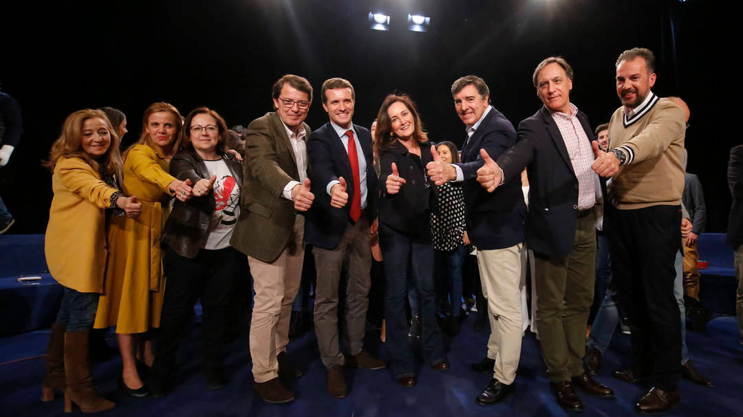 Pablo Casado, en Salamanca, con Edurne Uriarte y el resto de candidatos