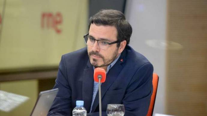 Alberto Garzón, en los estudios de Radio Nacional.
