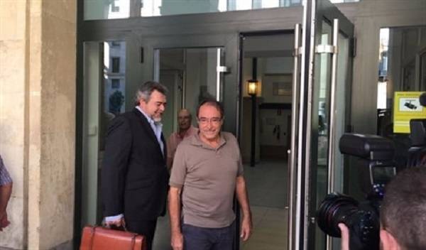 Ángel Franco con su abogado en la Audiencia de Alicante.