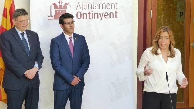 Ximo Puig, Jorge Rodríguez y Susana Díaz en el Ayuntamiento de Ontinyent.