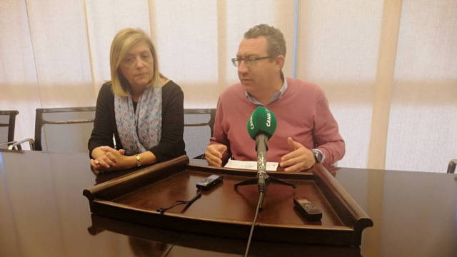 El alcalde de Benidorm, Toni Pérez, con Ángela Llorca, concejala de Bienestar Social