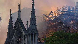 El  Gobierno se cuelga una medalla electoralista con el incendio de Notre Dame