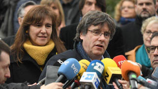 Puigdemont se pasea ufano: favor de Sánchez con la fiscalía y entrevista en TV3