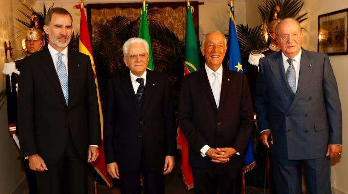 Felipe VI y Juan Carlos I, junto a los presidentes de Italia y Portugal