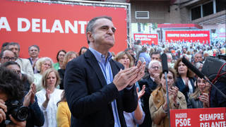 El líder del PSOE de Madrid se emociona y anticipa el fatal desenlace de Rubalcaba