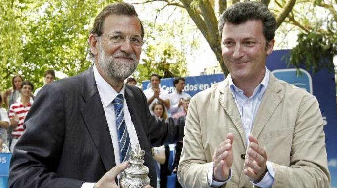 Rajoy junto a Santiago Cervera, expresidente del PP de Navarra.