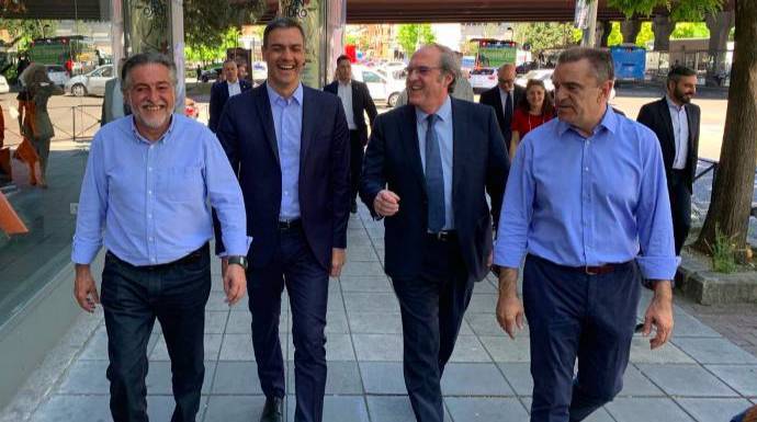 Pedro Sánchez, este lunes de paseo electoral por Madrid.