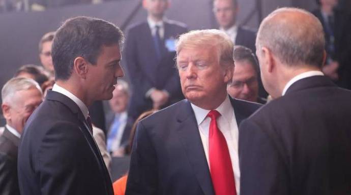 Sánchez forzó su primera foto con Trump en la cumbre de la OTAN.