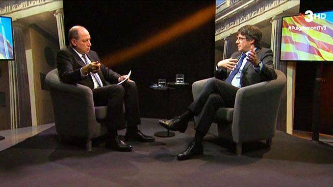 Vicent Sanchís entrevistando a Carles Puigdemont en TV3
