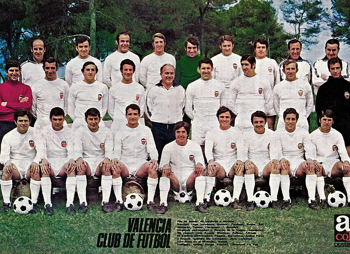 Imagen de la plantilla del Valencia CF campeona de Liga y subcampeona de Copa en 1971.