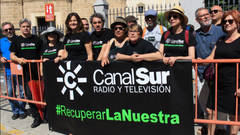 La plantilla de Canal Sur se levanta contra el PP después de 30 años callada con el PSOE